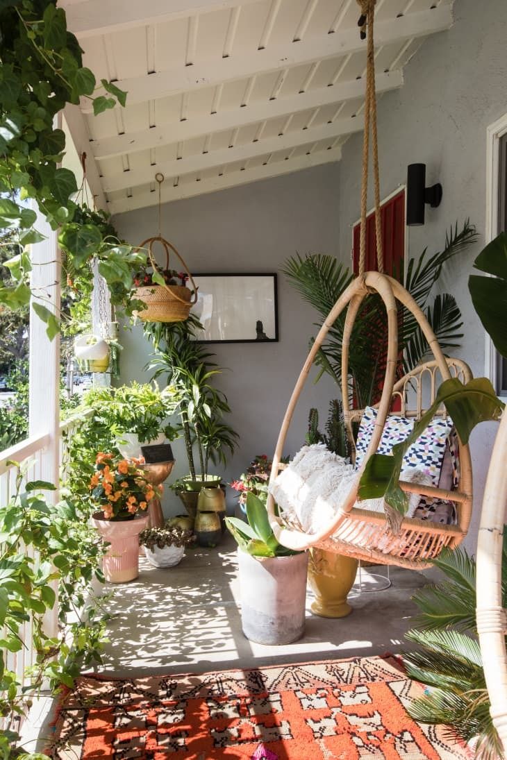 Creative Ways to Transform Your Compact Apartment Balcony into a Relaxing Oasis