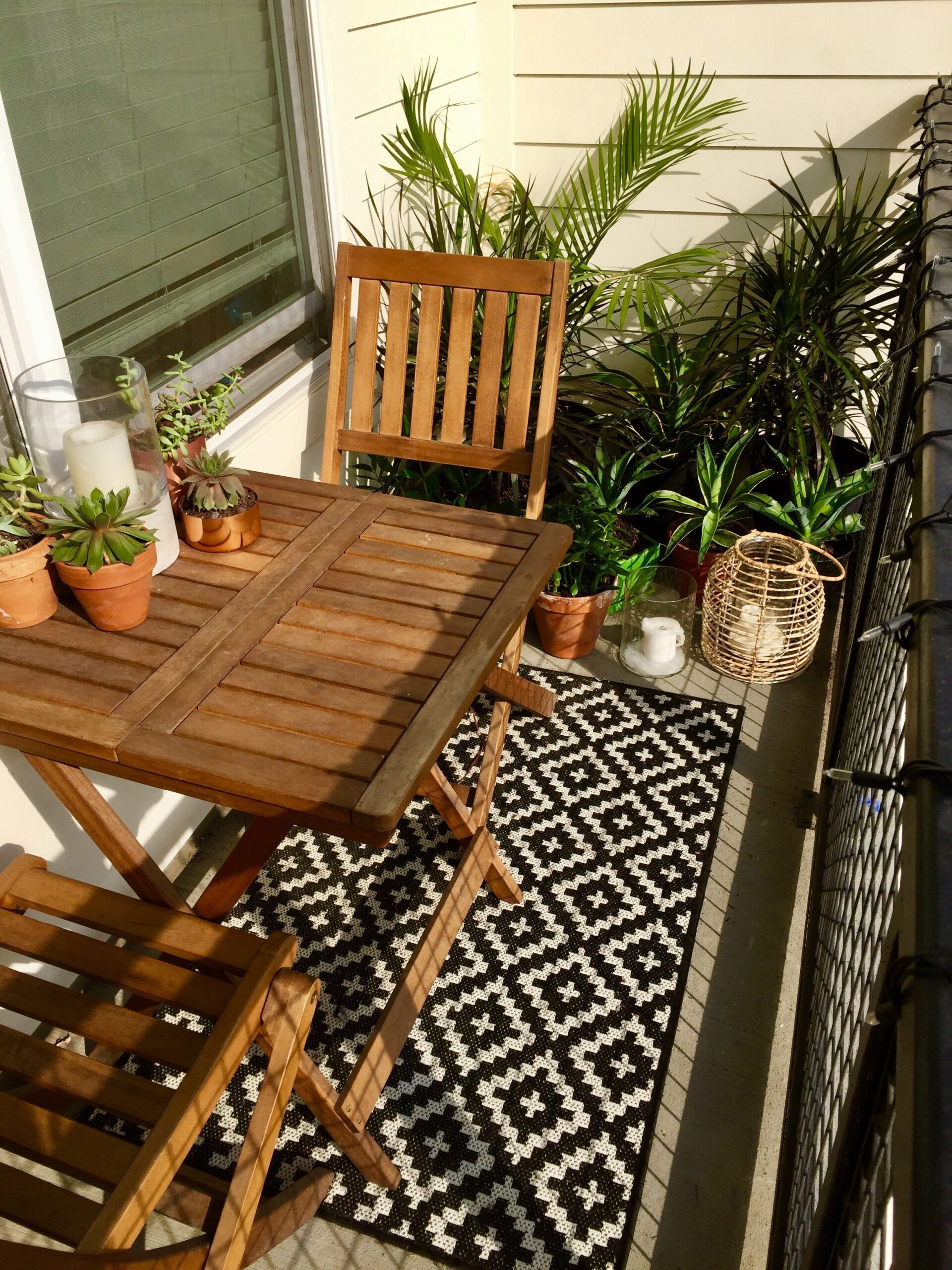Creative Ways to Transform Your Tiny Porch into a Stylish Outdoor Oasis