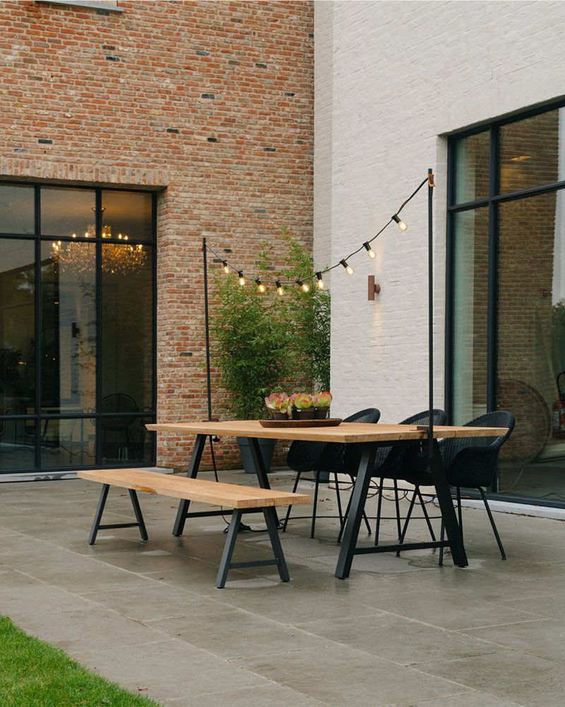 Effortlessly Chic Dining Al Fresco: Elevate Your Outdoor Experience With the Perfect Table