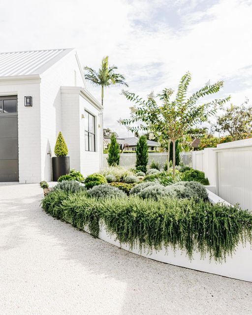 Enhancing Curb Appeal: Beautiful Landscaping for Your Entrance