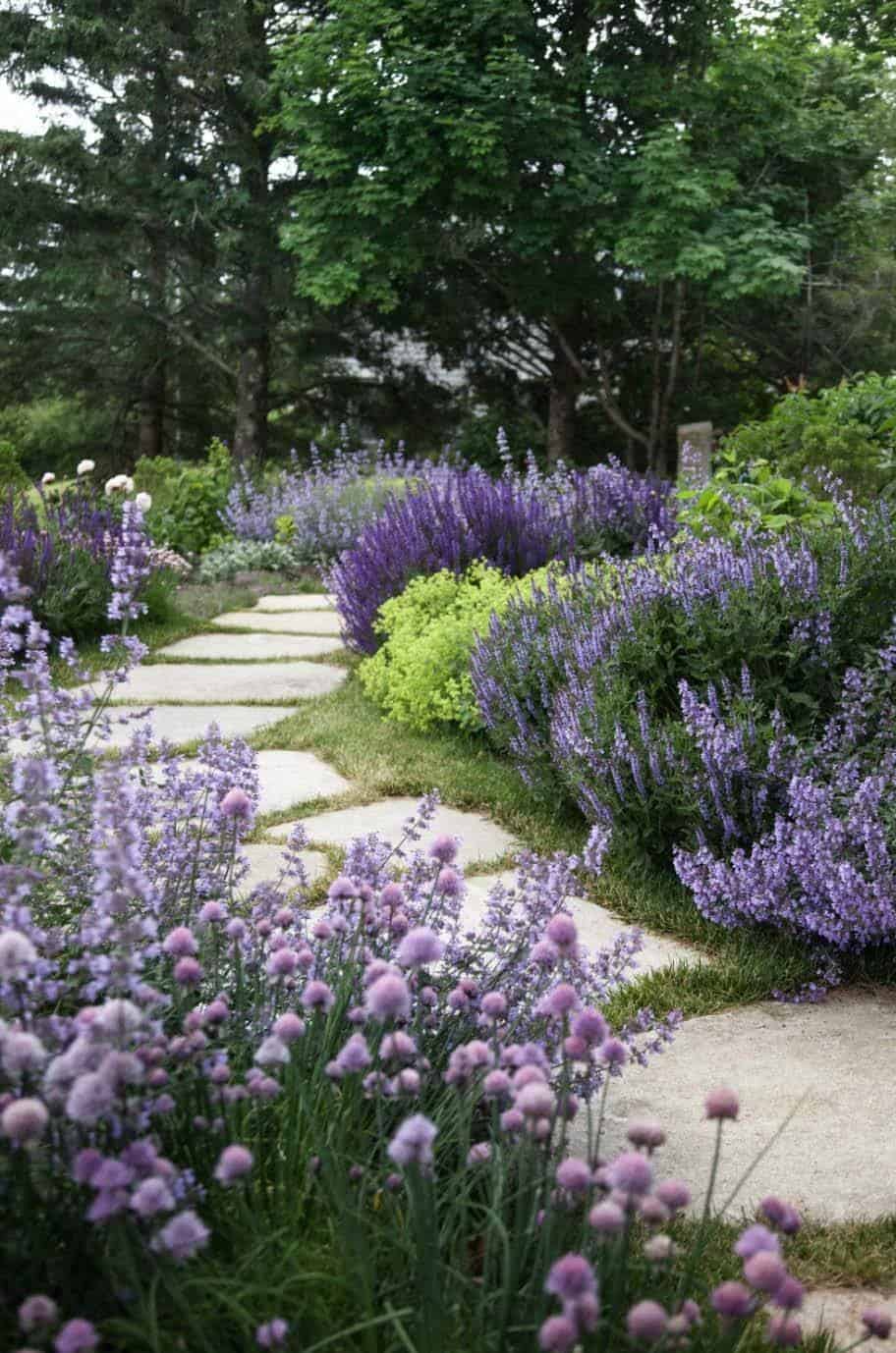 Enhancing Your Green Space: Creating a Stunning Garden Design with Stones