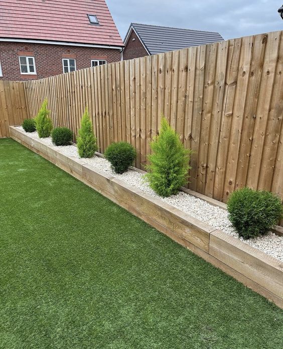 Enhancing Your Outdoor Space with Beautiful Fence Landscaping