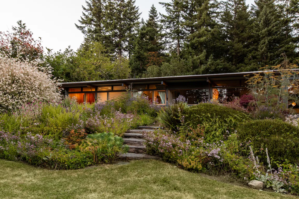 Enhancing the Beauty of Ranch Style Homes with Thoughtful Landscaping