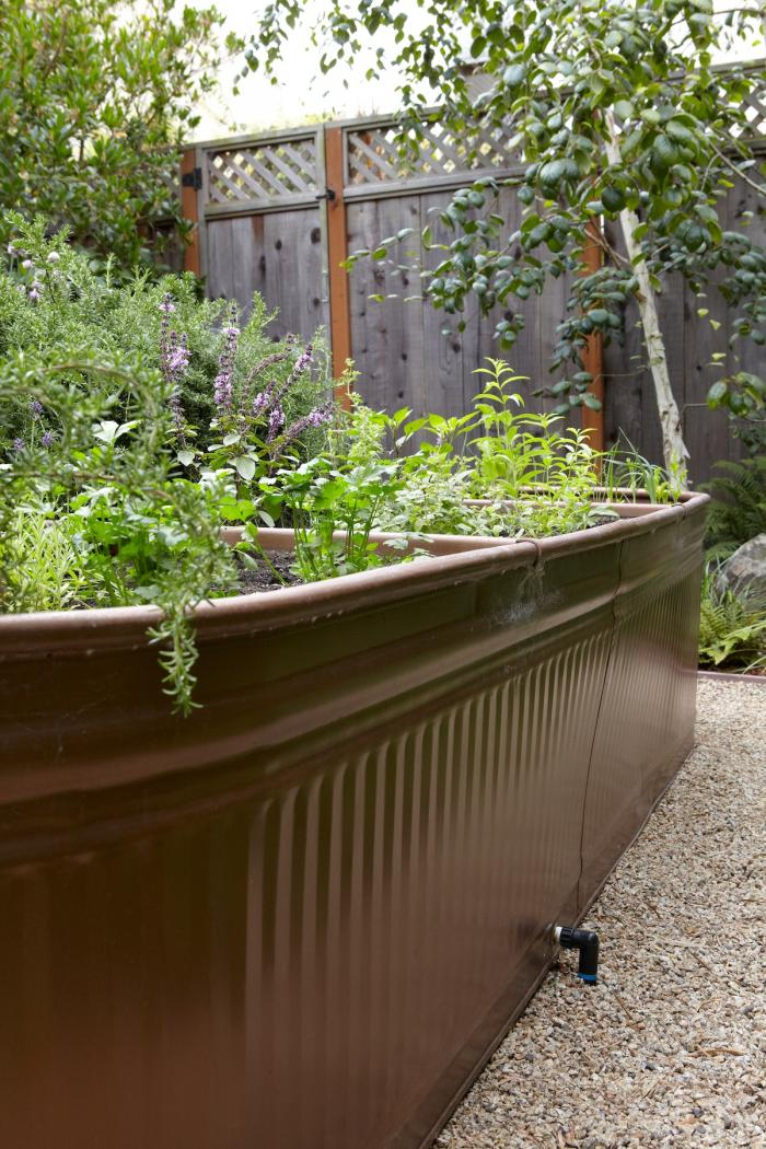Exploring the Beauty and Functionality of Garden Troughs