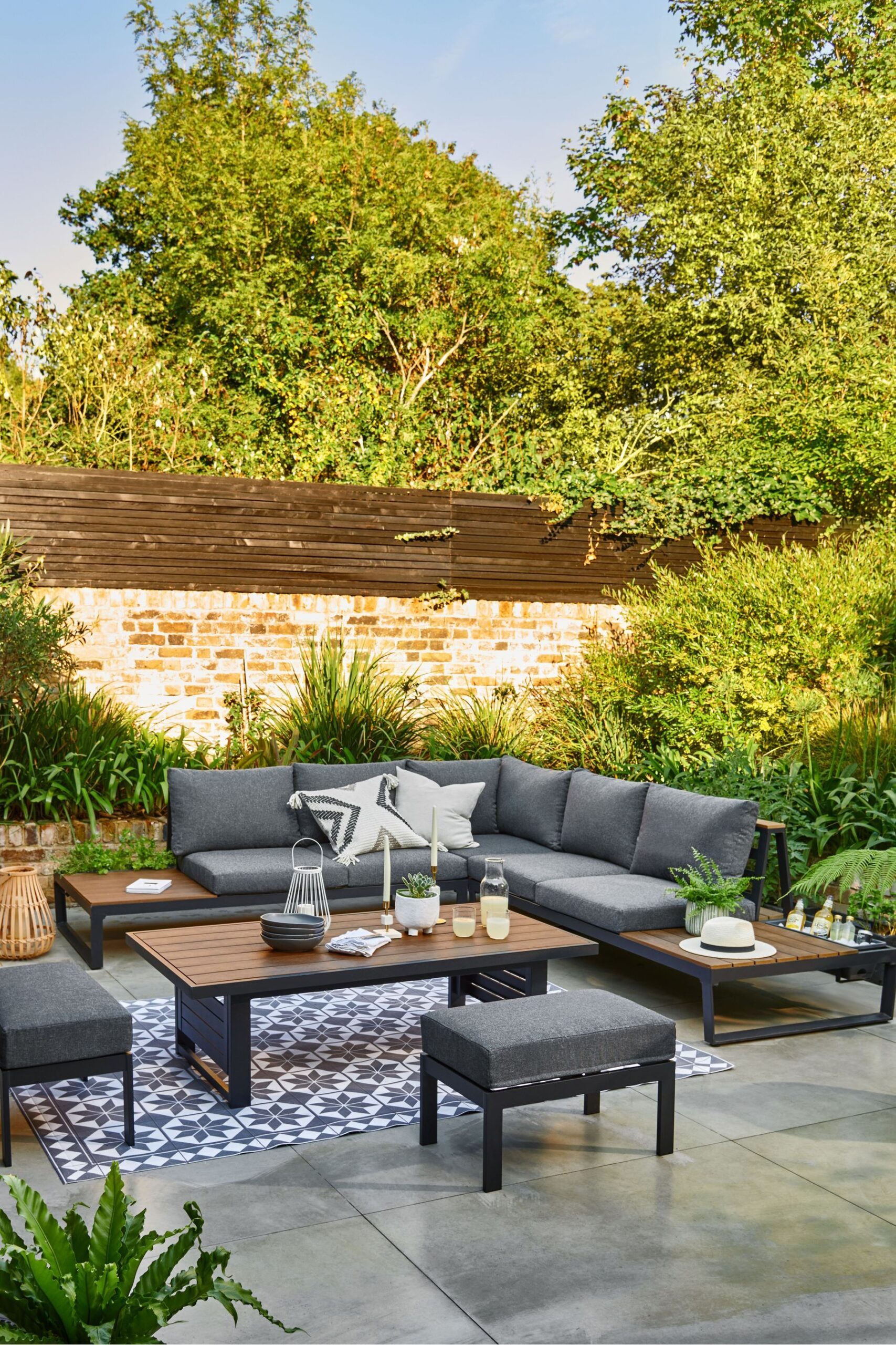 Furnishing Your Outdoor Oasis: The Beauty of Garden Furniture