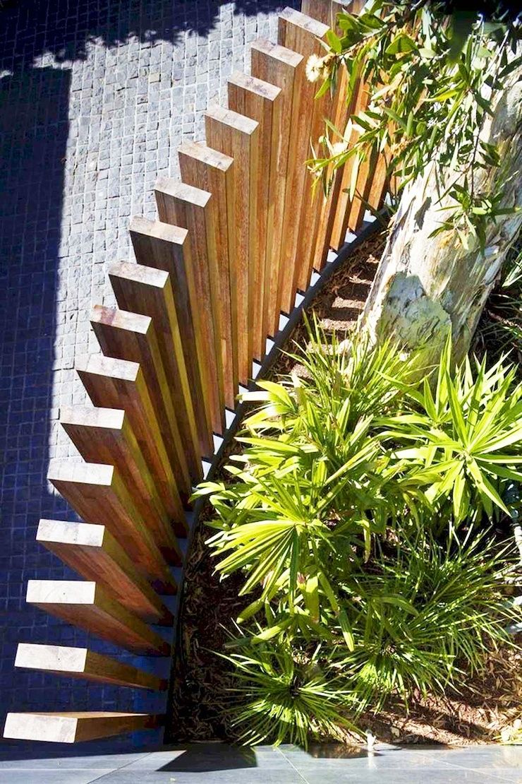 Innovative Ways to Update Your Yard with Creative Fencing Solutions