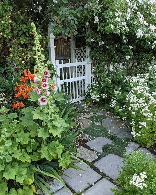 Several Ideas for Small Garden Gates to Enhance Your Outdoor Space