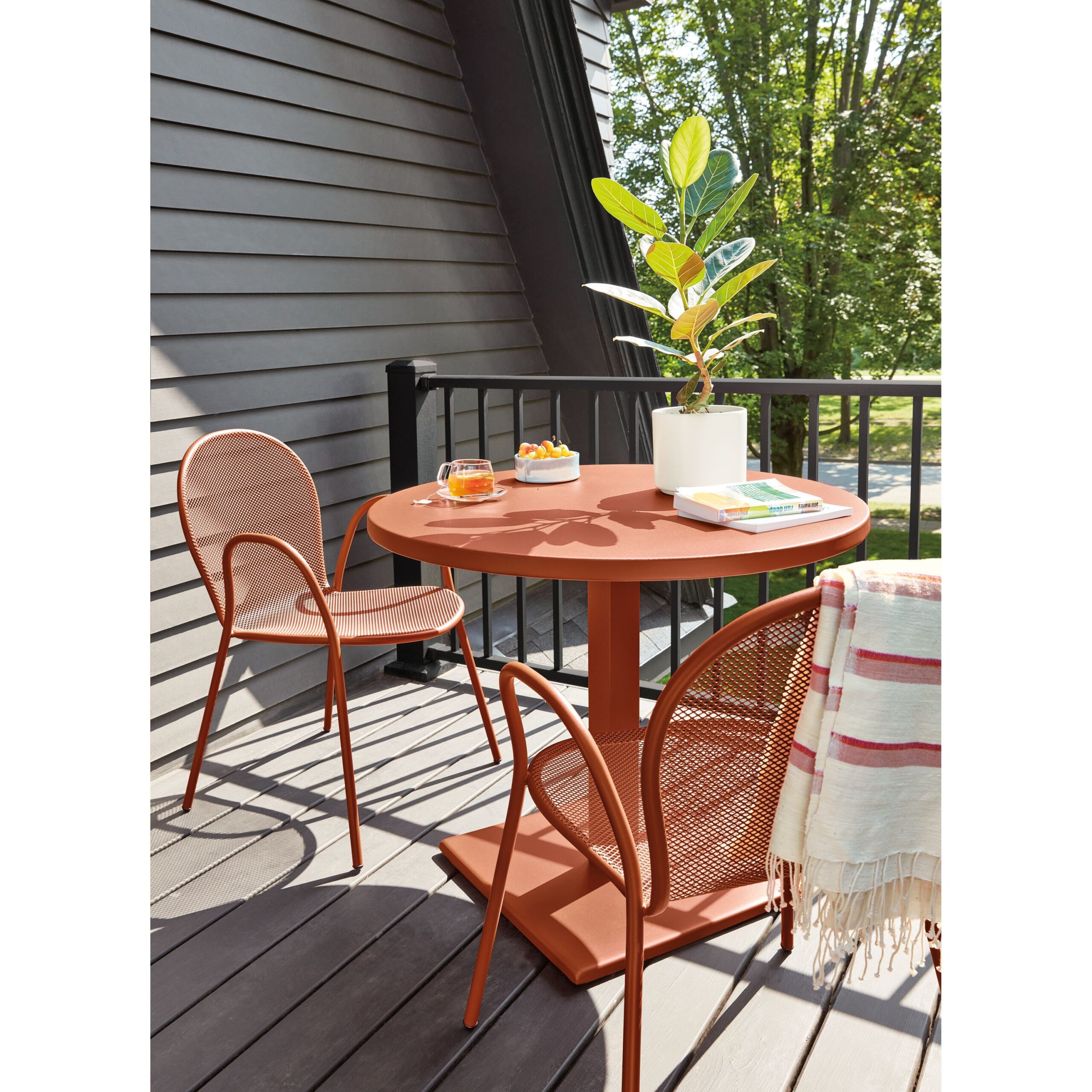 Stylish Round Patio Tables: The Perfect Addition to Your Outdoor Space
