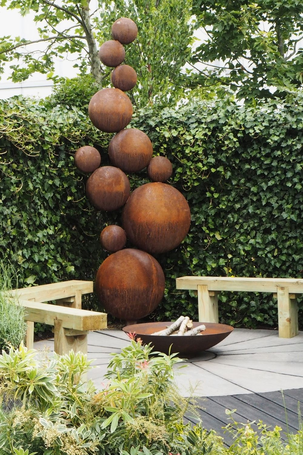 The Beauty of Garden Sculptures: Enhancing Outdoor Spaces with Art