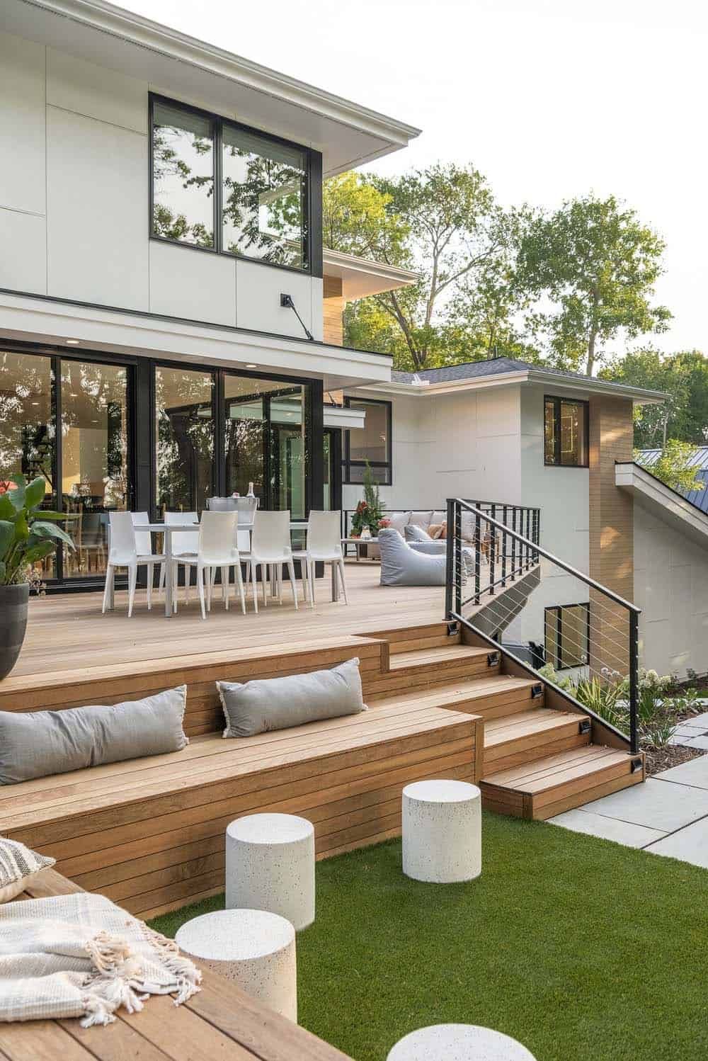 The Beauty of a Spacious Outdoor Living Area: Exploring the Benefits of a Patio Deck