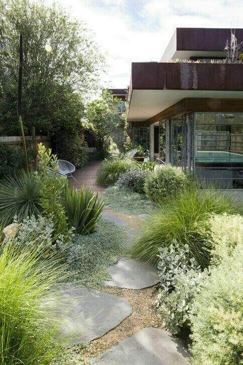 The Beauty of a Welcoming Front Yard Pathway