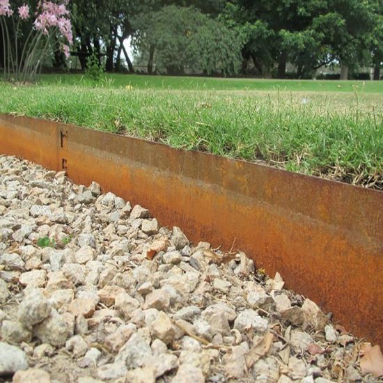 The Benefits of Metal Garden Edging for a Polished Outdoor Look