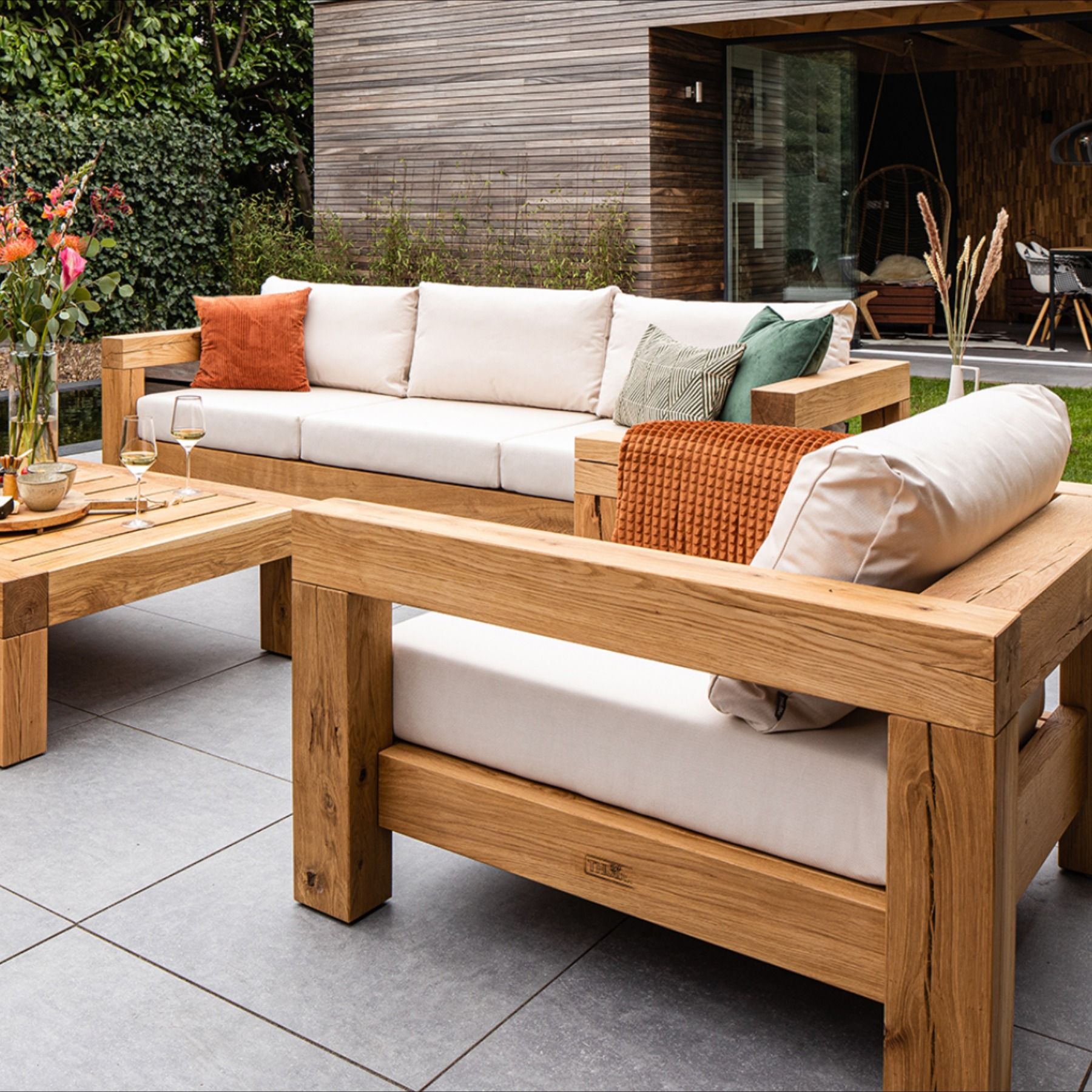 The Charm of Wood Outdoor Furniture: Enhancing Your Outdoor Space with Natural Elegance