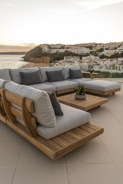 The Importance of Quality Outdoor Furniture for Your Deck