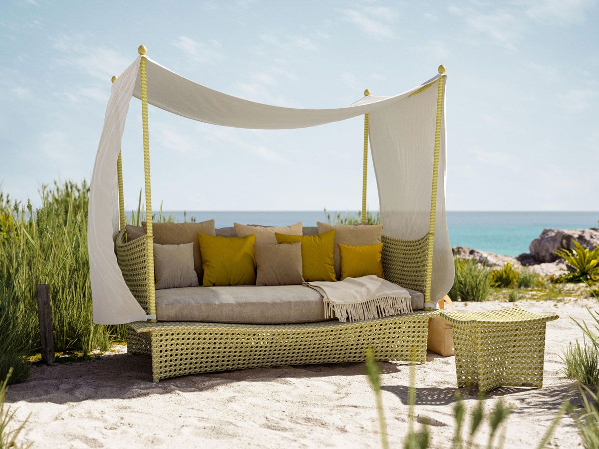 The Ultimate Guide to Outdoor Daybeds: Relaxation and Comfort in the Great Outdoors