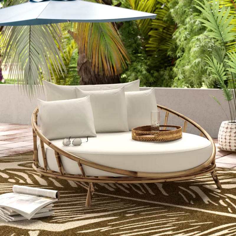 The Ultimate Guide to Outdoor Daybeds: Relaxation and Luxury for Your Outdoor Space