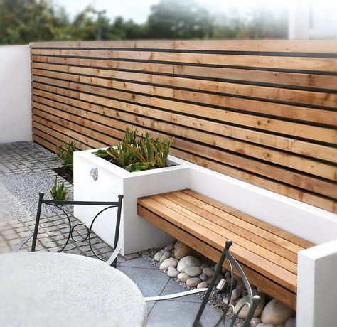 The Versatile Garden Planter Seat: A Functional Addition to Your Outdoor Space