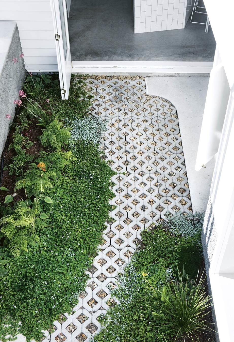 Transforming Your Backyard with Pavers: Creative Ideas to Create a Stunning Outdoor Space