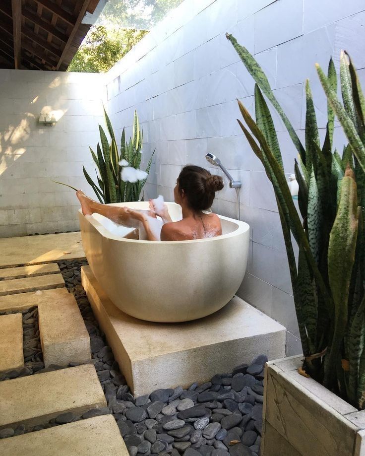 Ultimate Tips for Creating a Cozy Backyard Oasis with a Jacuzzi