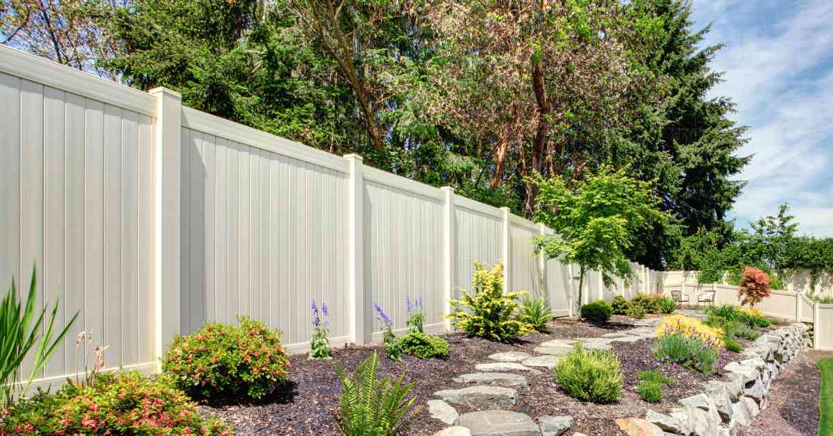 5 Backyard Fence Ideas for Style, Safety, & Priva