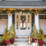 Christmas Porch Ideas 2022: Christmas Front Porch Dec