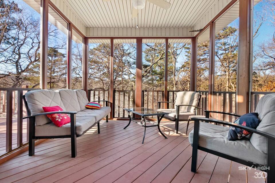 12 Seductively Serene Screened Porch Ideas - Bob Vi