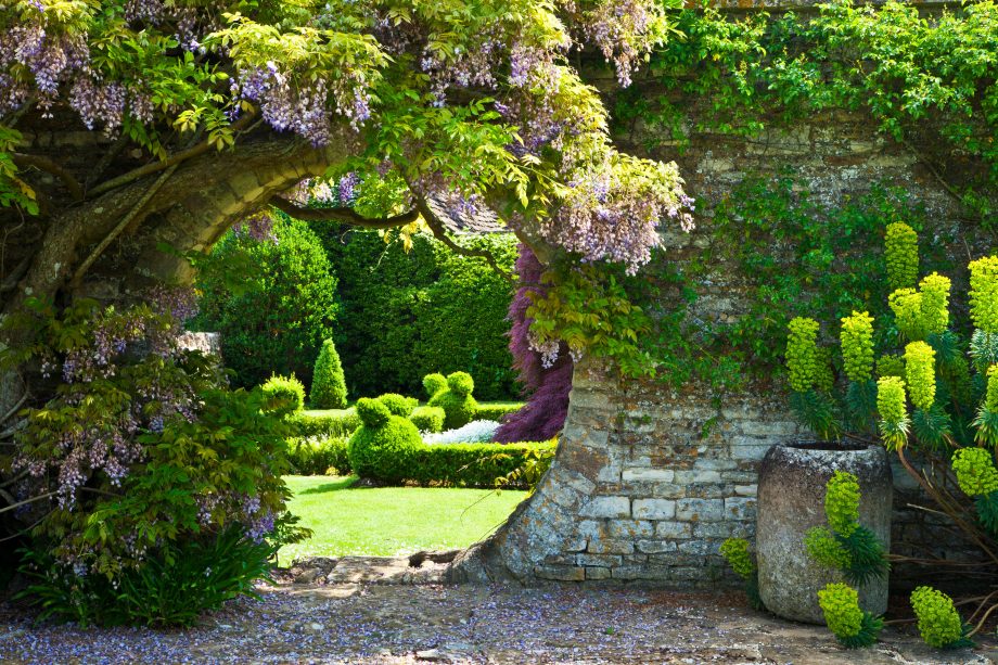 Alan Titchmarsh: How each of our English country gardens can play .