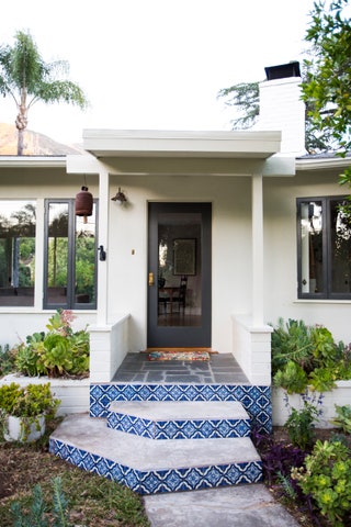 50 Front Porch Ideas to Elevate Your Home's Curb Appeal .