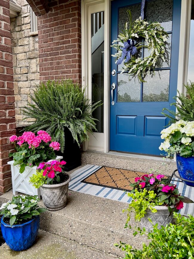 Pretty Small Front Porch Decorating Ideas for Summer - Perfecting .