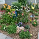 Flower Garden Ideas For Small Spaces | Small flower gardens, Small .