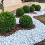 30 Awesome Front Yard White Rock Landscaping Ideas | Front yard .