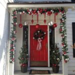 56 Amazing Front Porch Christmas Decorating Ideas | Outdoor .