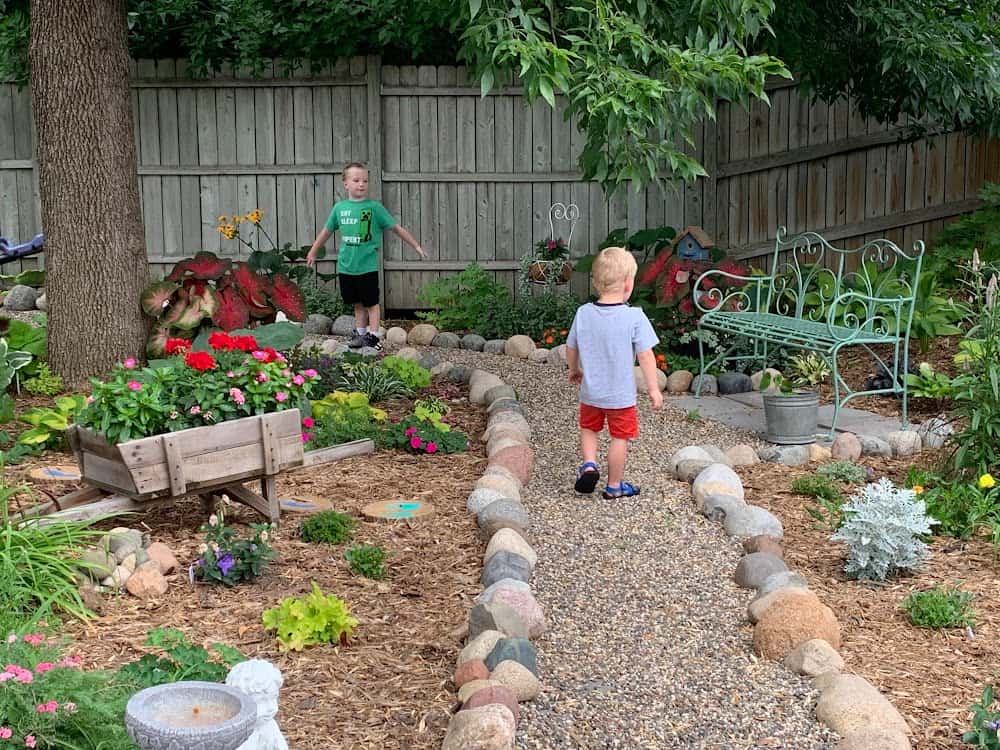 Gardening with Children (How to Get Kids Interested in Gardening .