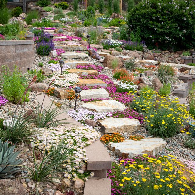 16 Simple Rock Garden Ideas - How to Arrange a Rock Gard