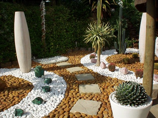13 Delightful Garden Decorations With Pebbles | Pebble garden .