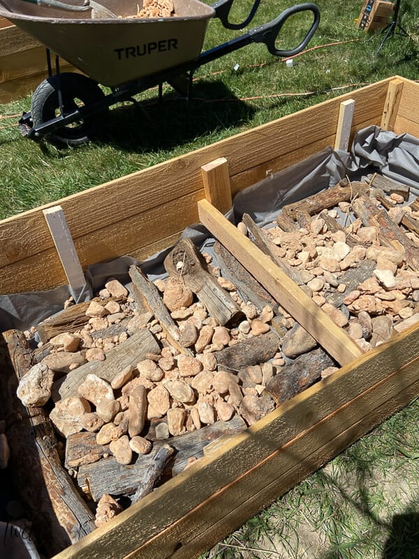 Easy and Inexpensive Wood Raised Planter Boxes for the Garden .