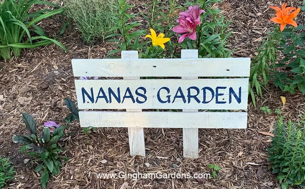 Charming Garden Signs (DIY and some to Buy) - Gingham Garde