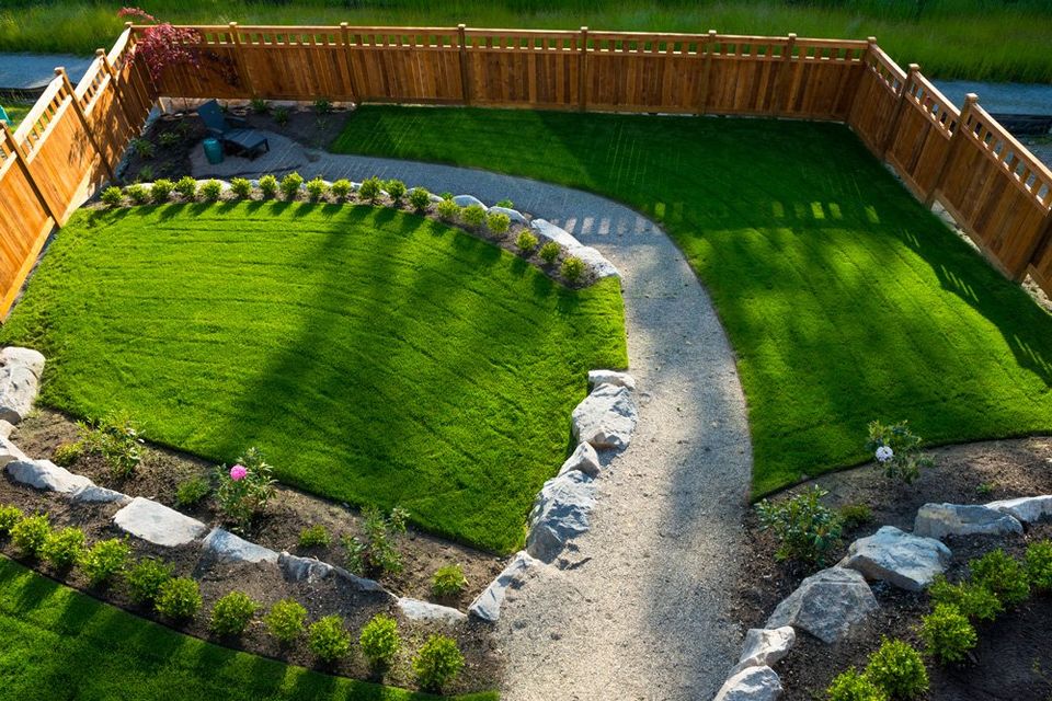 FENCE IDEAS THAT ALLOW LANDSCAPING TO SHI