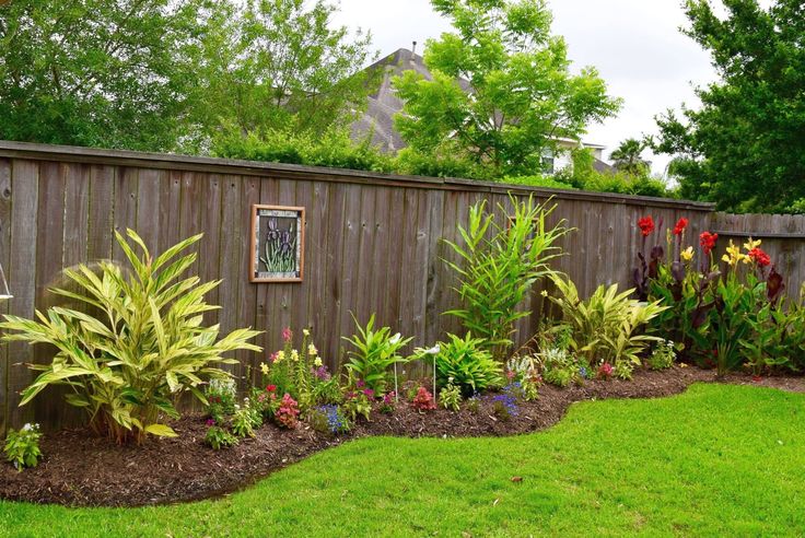 Landscaping Along Fence | Home Design | Fence landscaping .