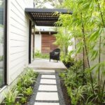 35 Exciting Side House Garden Ideas With Walkway | Home Design And .
