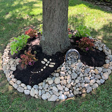 Creative Landscaping Ideas Around Tree Roots - The Honeycomb Ho