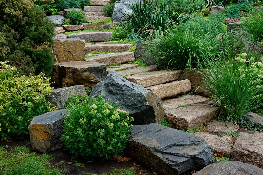 15 Tips for Using Boulders in Landscaping | Stone Cent
