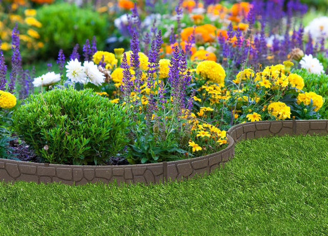 Lawn edging ideas: 13 ways to border your grass, from sleek paving .