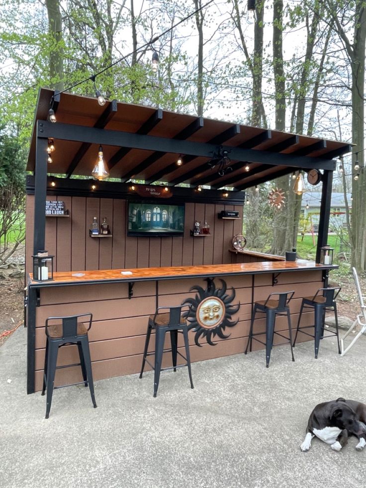 Backyard Bar Design with Outdoor Pat
