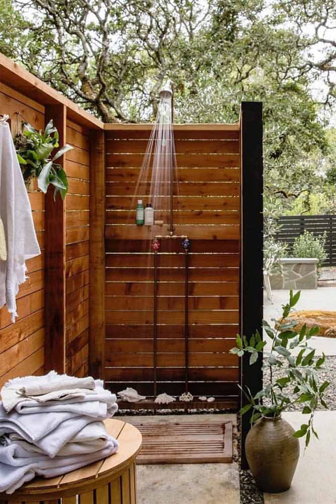 32 Beautiful & Easy DIY Outdoor Shower Ideas - A Piece of Rainb