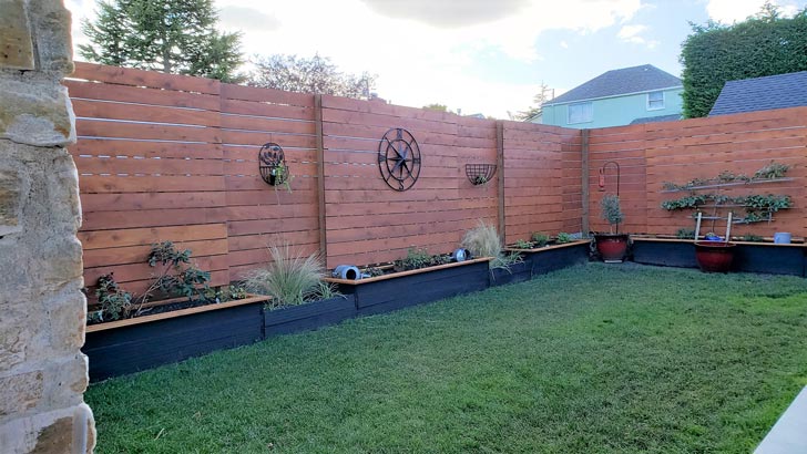 DIY Raised Garden Bed with Privacy Fen