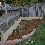 Raised Garden Bed Against Fence - Remodelando la Ca