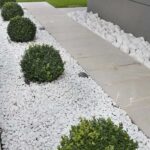 30 Awesome Front Yard White Rock Landscaping Ideas | Decor Home .