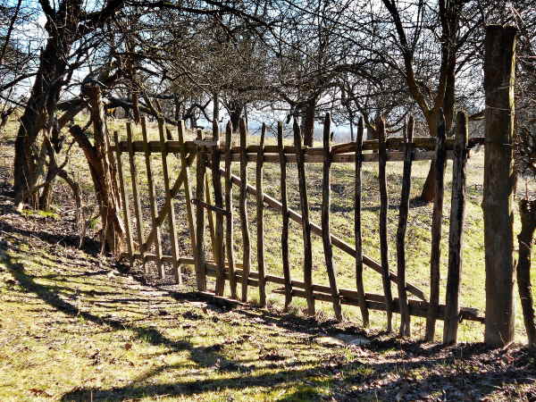 Rustic Garden Fence Designs; choose your favorite sty