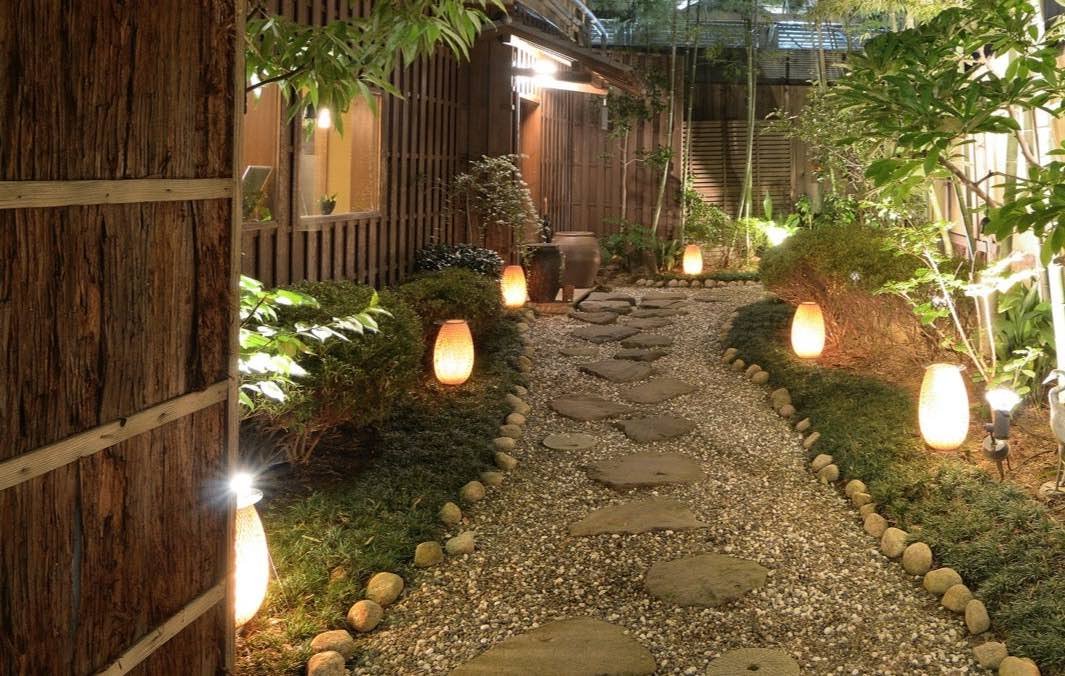 Side Yard Landscaping Ideas - The Inspiration Gui